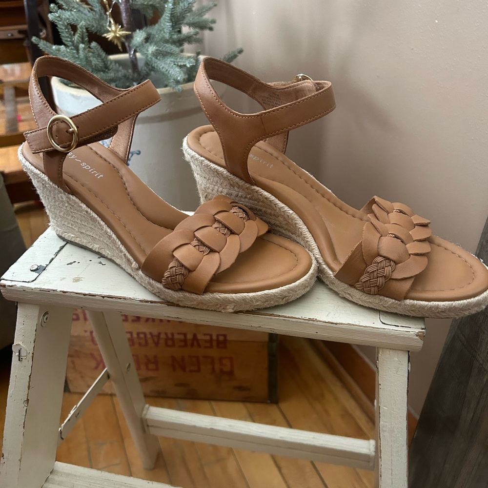 NWOT Easy Spirit Espadrille Sandals. 7.5.